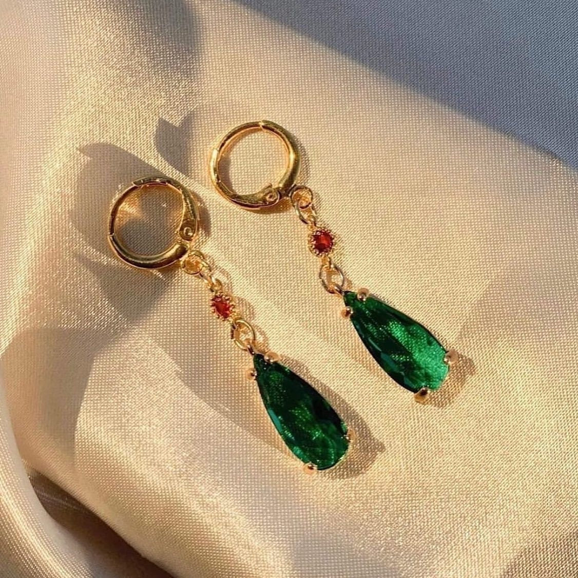 Green Crystal Water Drop Earrings ⭐4.4